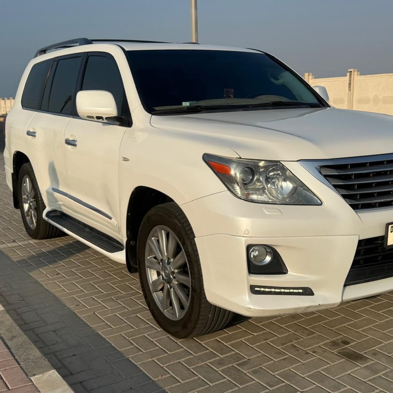 لكزس LX 2011
