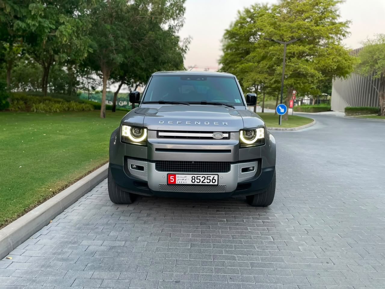 Land Rover Defender 2024