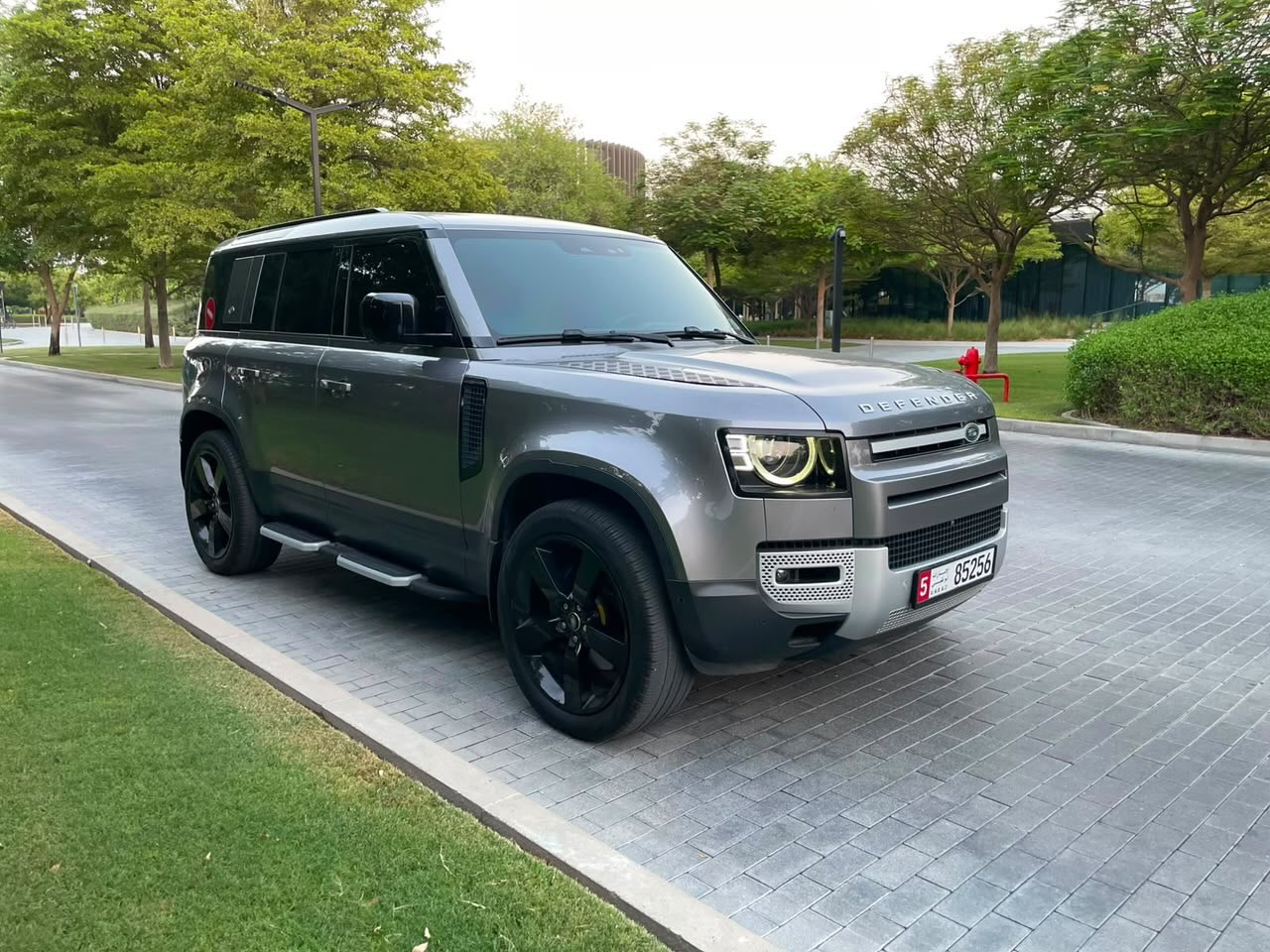 Land Rover Defender 2024 photo 3
