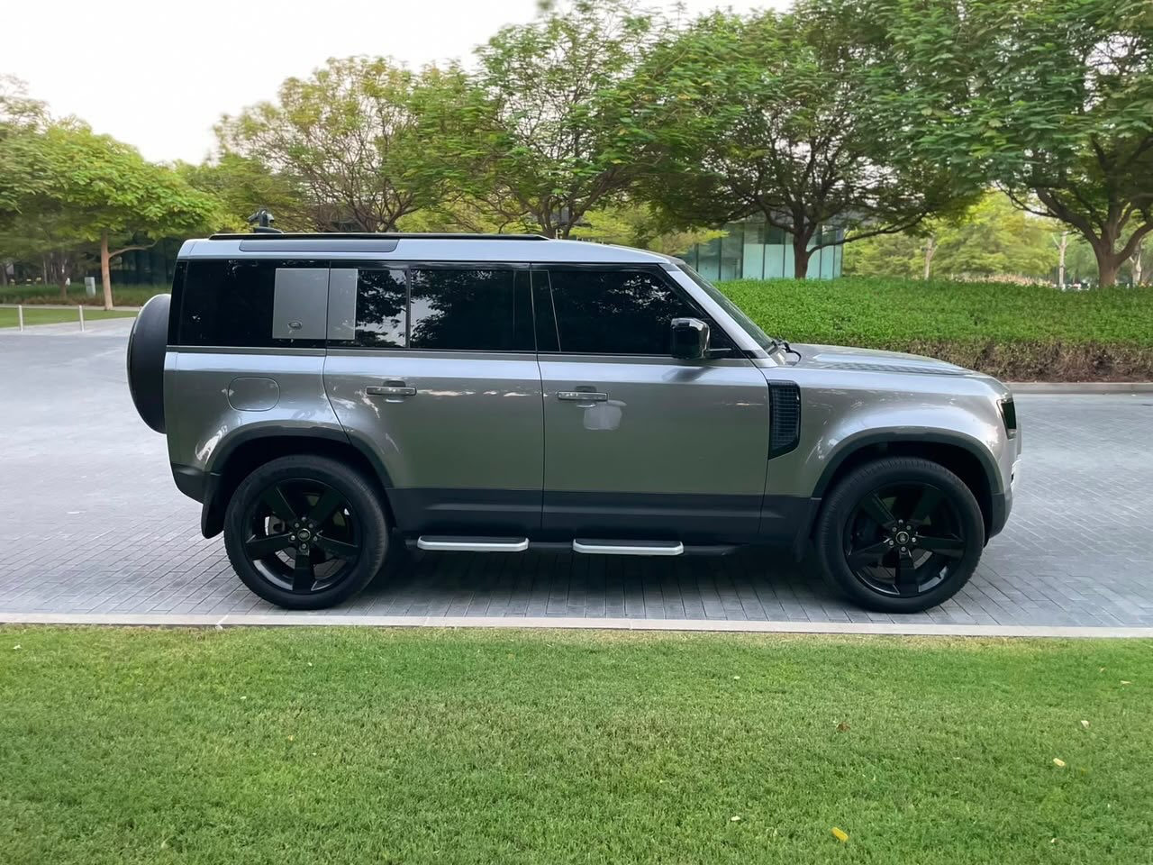 Land Rover Defender 2024 photo 6