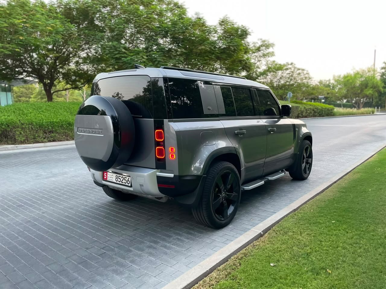 Land Rover Defender 2024 photo 7