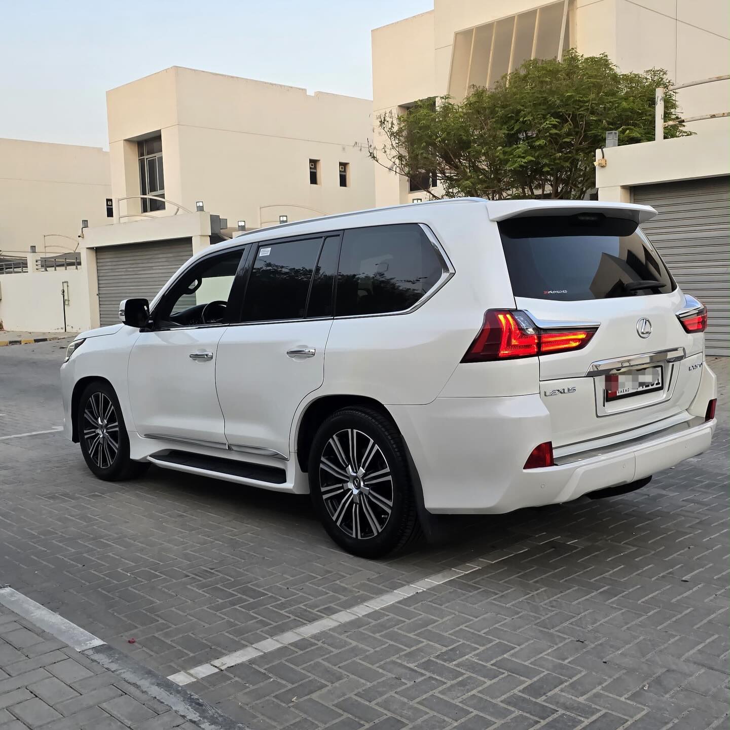 لكزس LX 2018 صورة 2