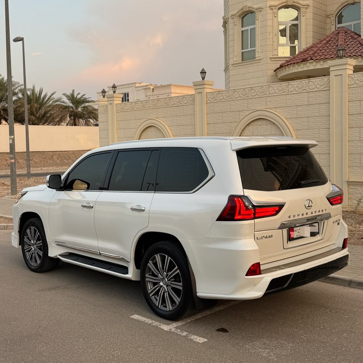 لكزس LX 2017 صورة 2