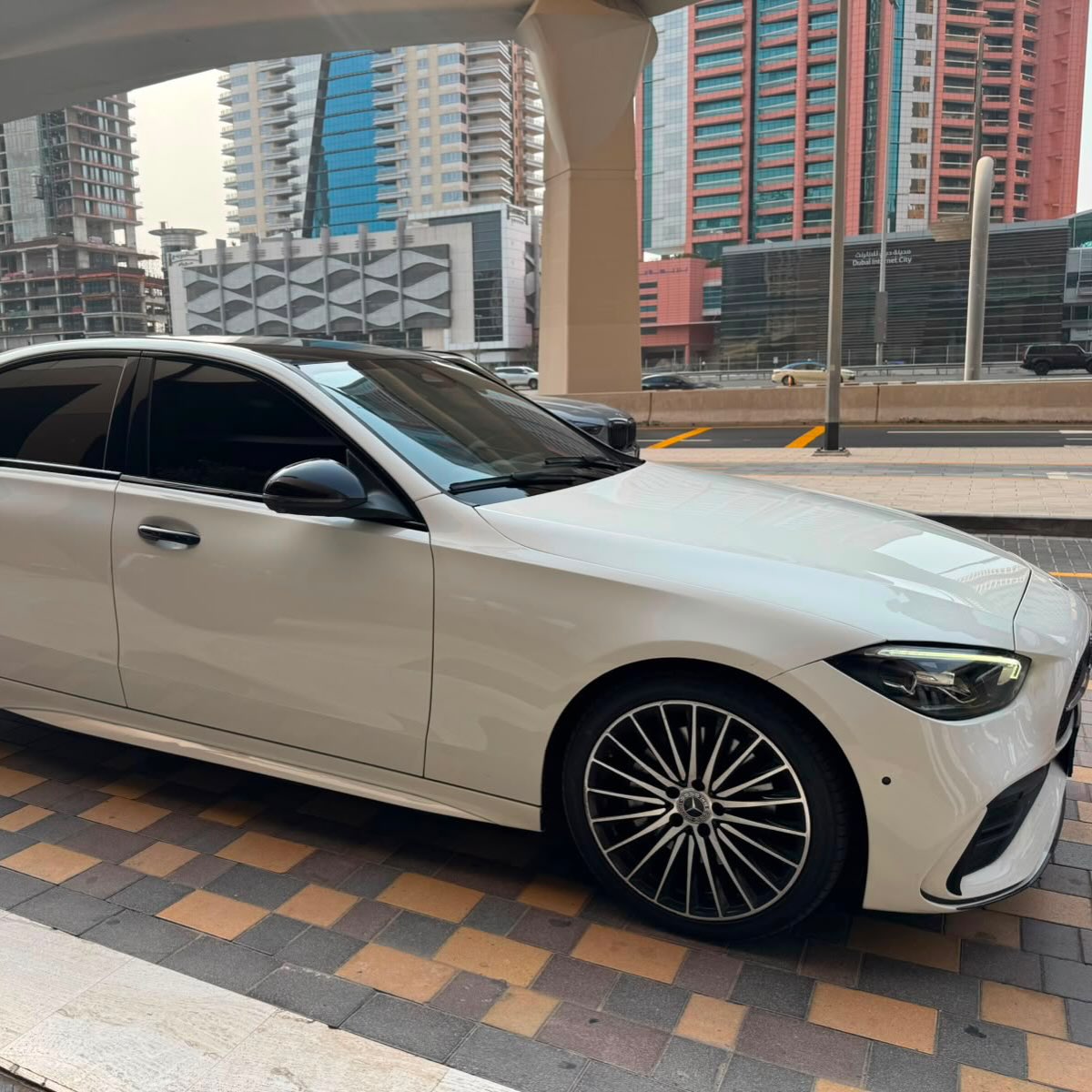 مرسيدس الفئة C 2023 صورة 4