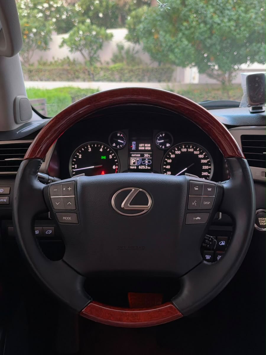 Lexus LX 2013 photo 6