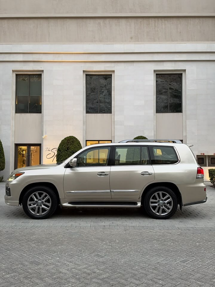 Lexus LX 2013 photo 8