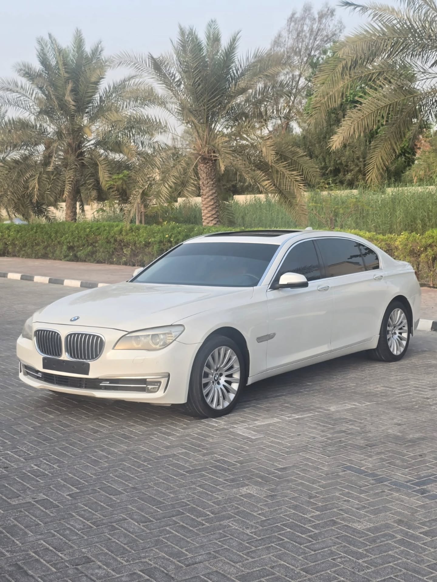 BMW 7 Series 2013 photo 2