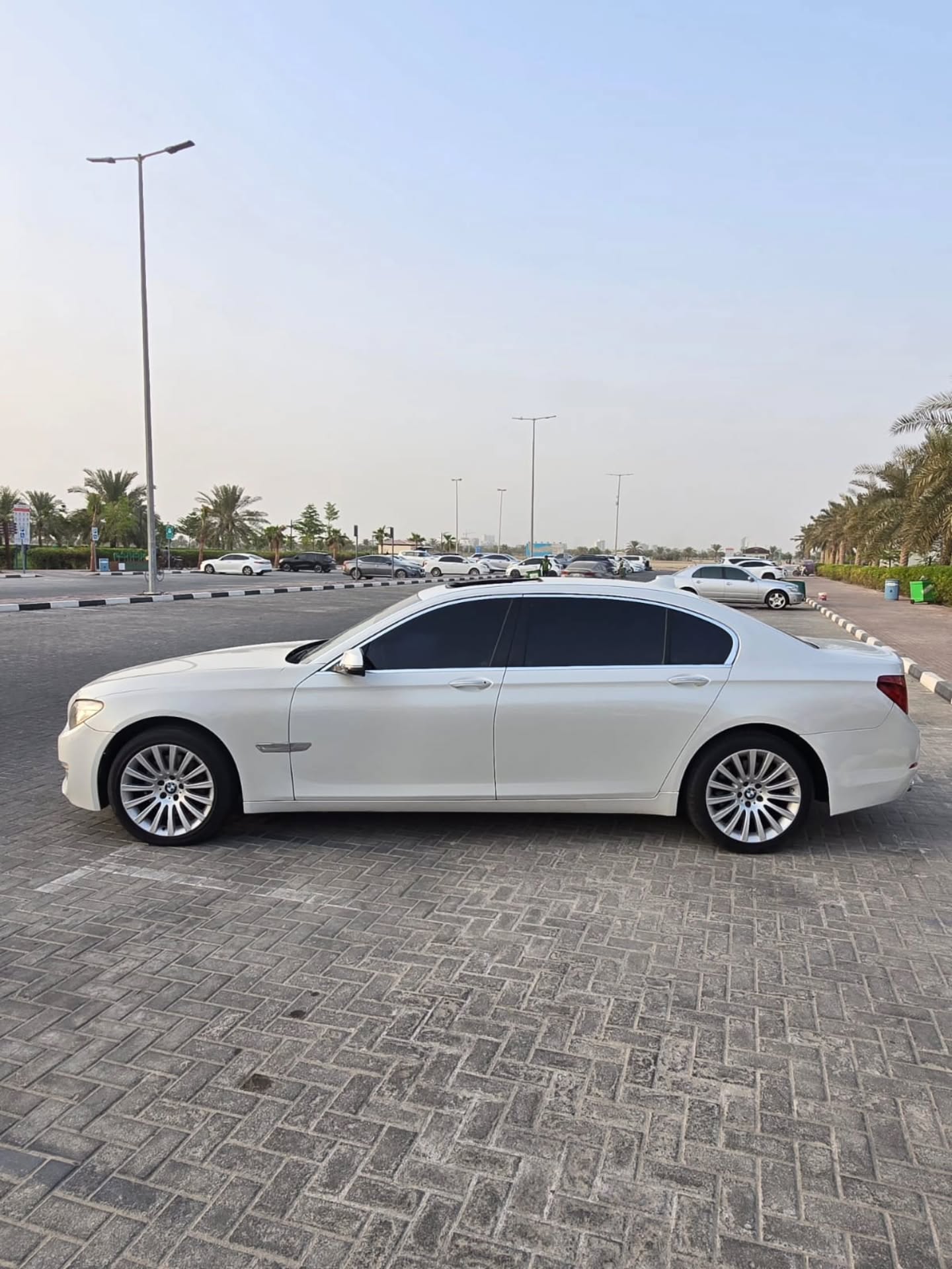 BMW 7 Series 2013 photo 8