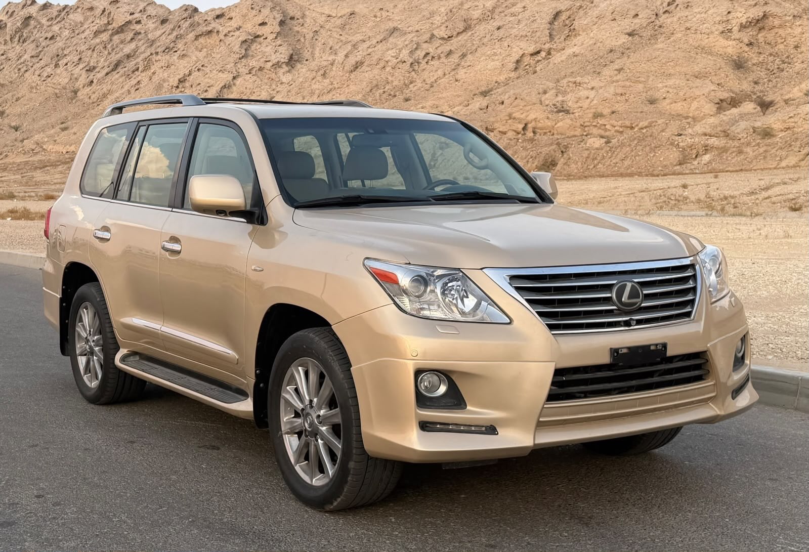 لكزس LX 2009 صورة 3
