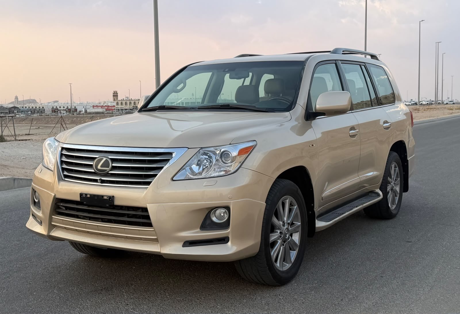 لكزس LX 2009 صورة 5