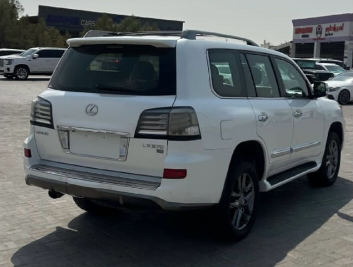 لكزس LX 2015 صورة 3