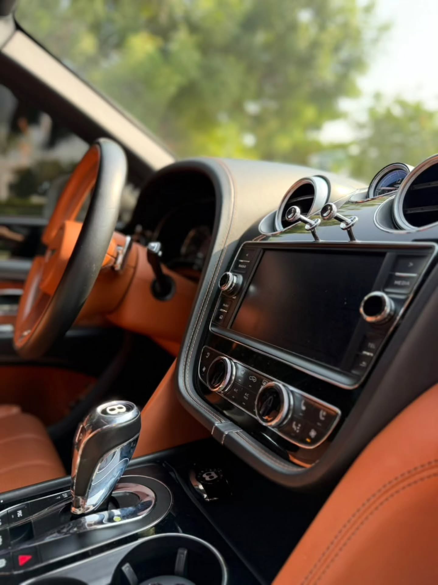 Bentley Bentayga 2017 photo 2