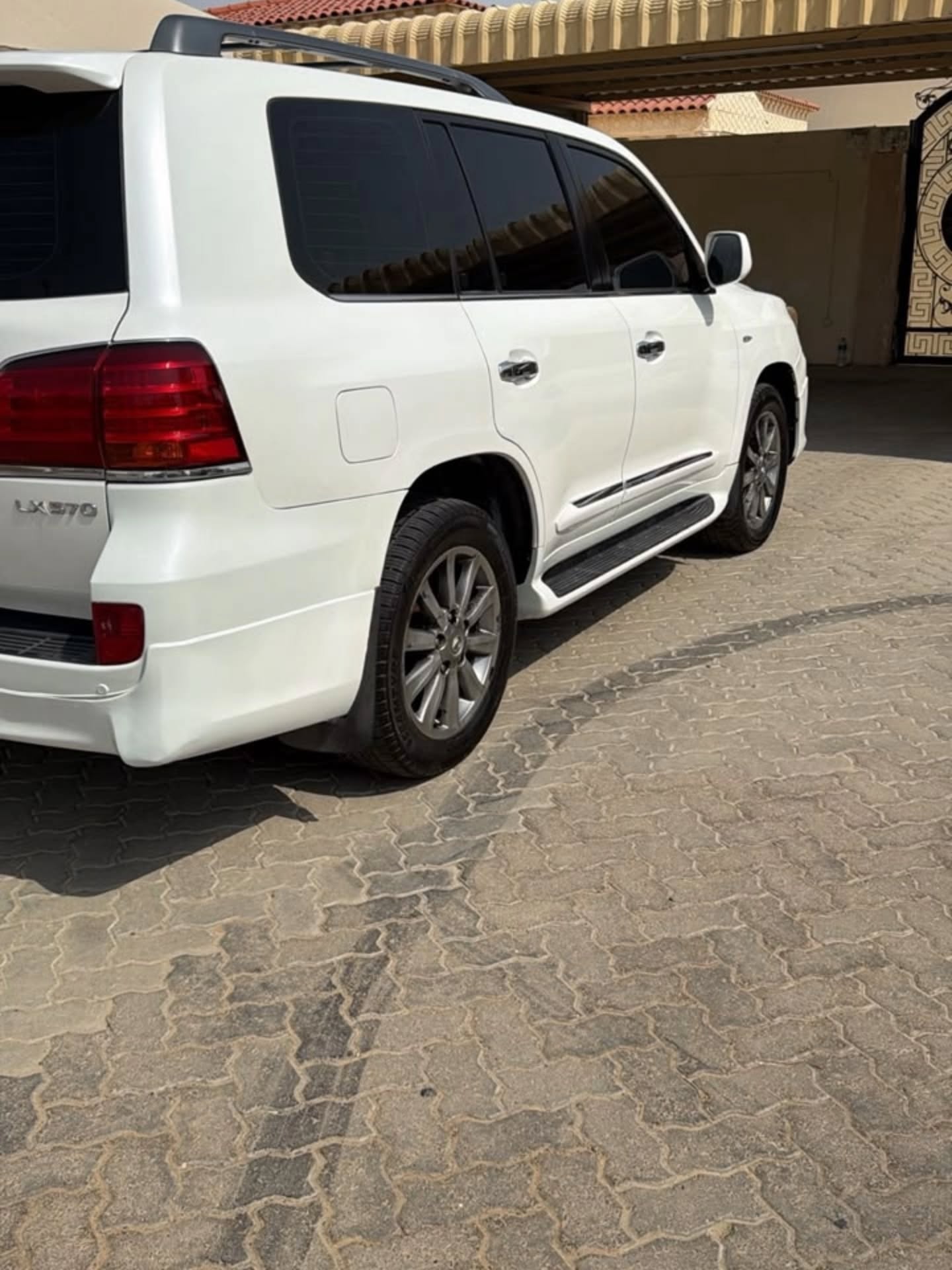 لكزس LX 2011 صورة 3