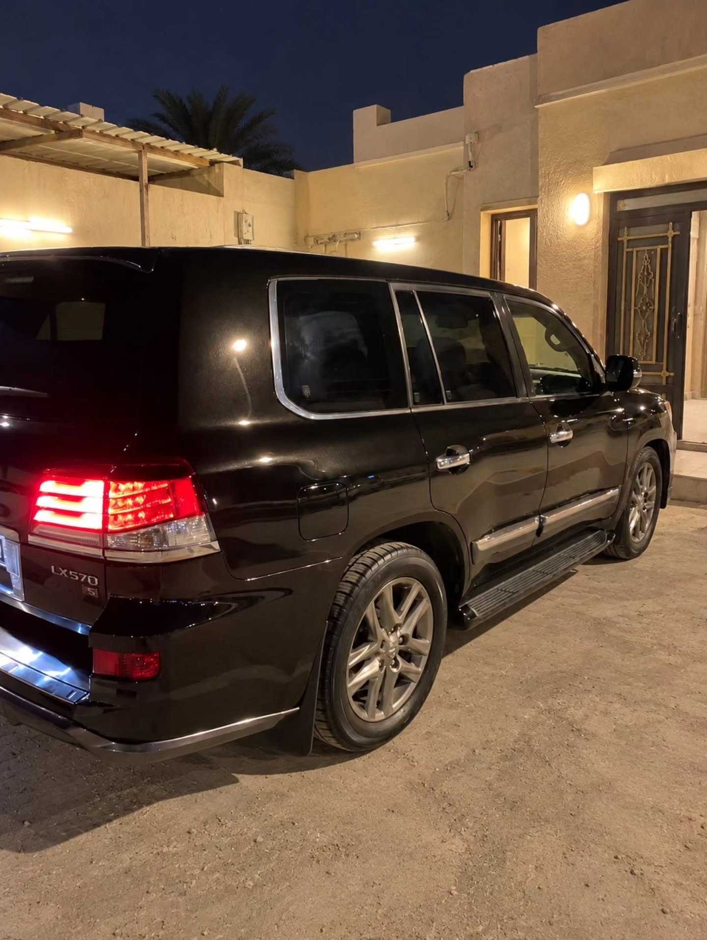 لكزس LX 2015 صورة 3