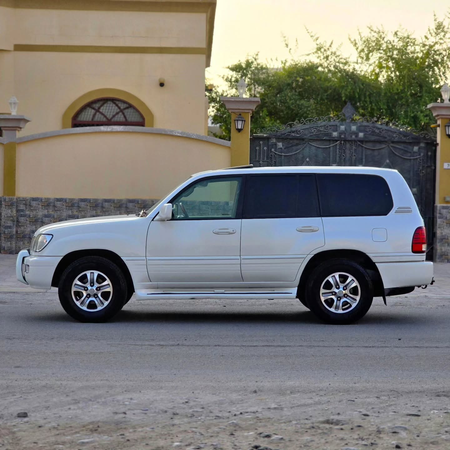 Lexus LX 2005 photo 7