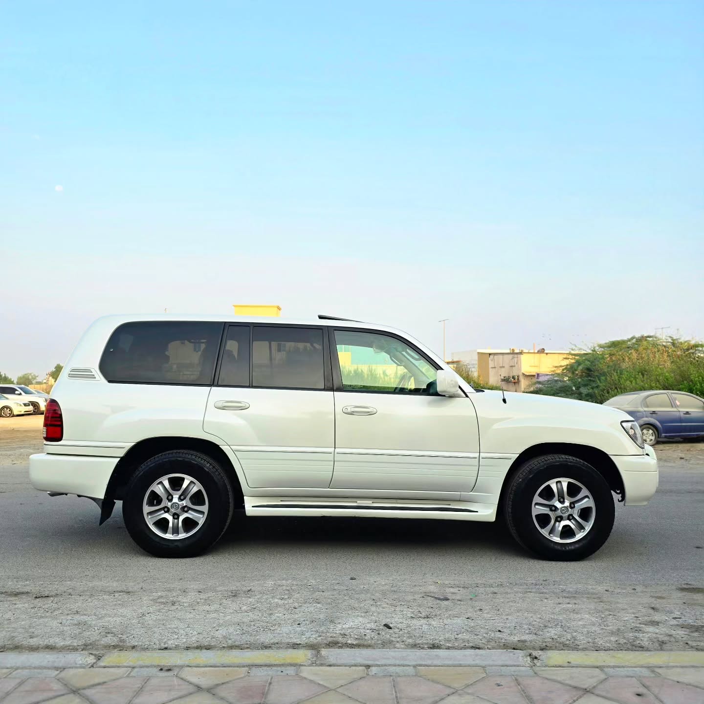 Lexus LX 2005 photo 8