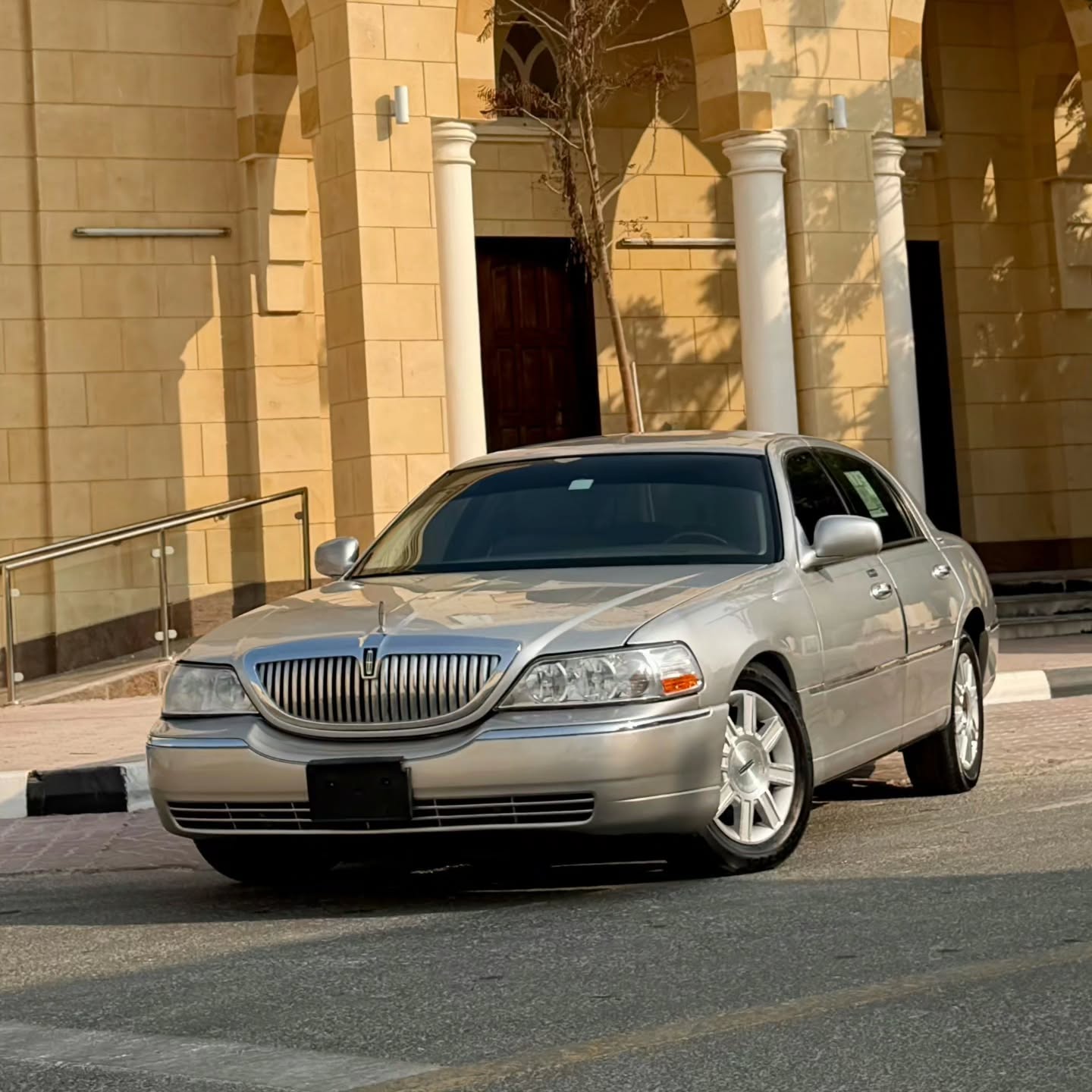 لينكولن تاون كار 2011
