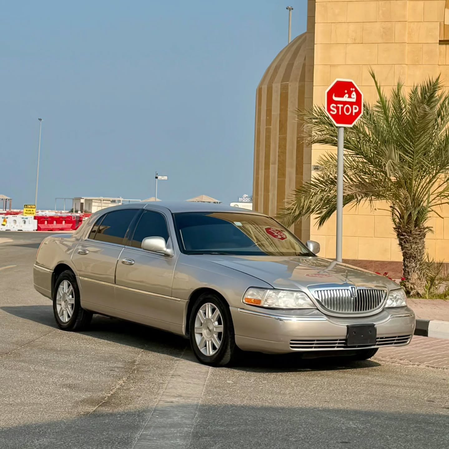 لينكولن تاون كار 2011 صورة 2