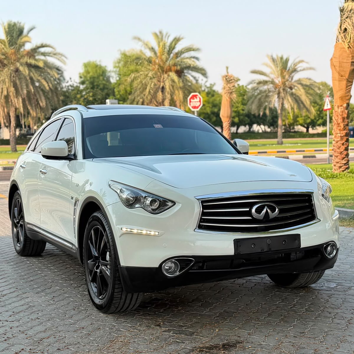 Infiniti QX70 2014
