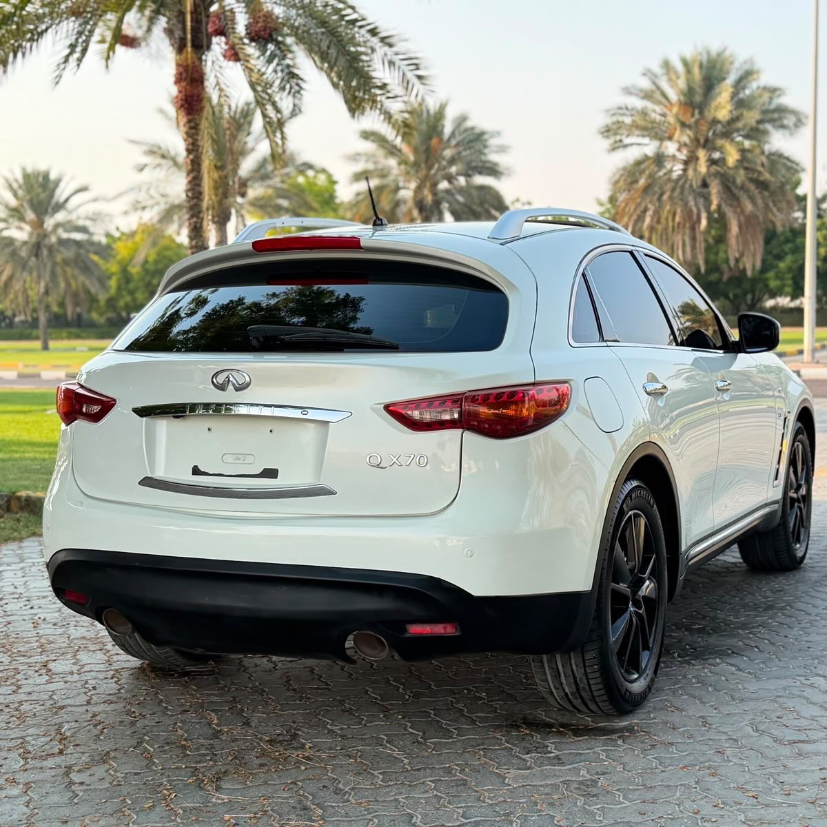 Infiniti QX70 2014 photo 2