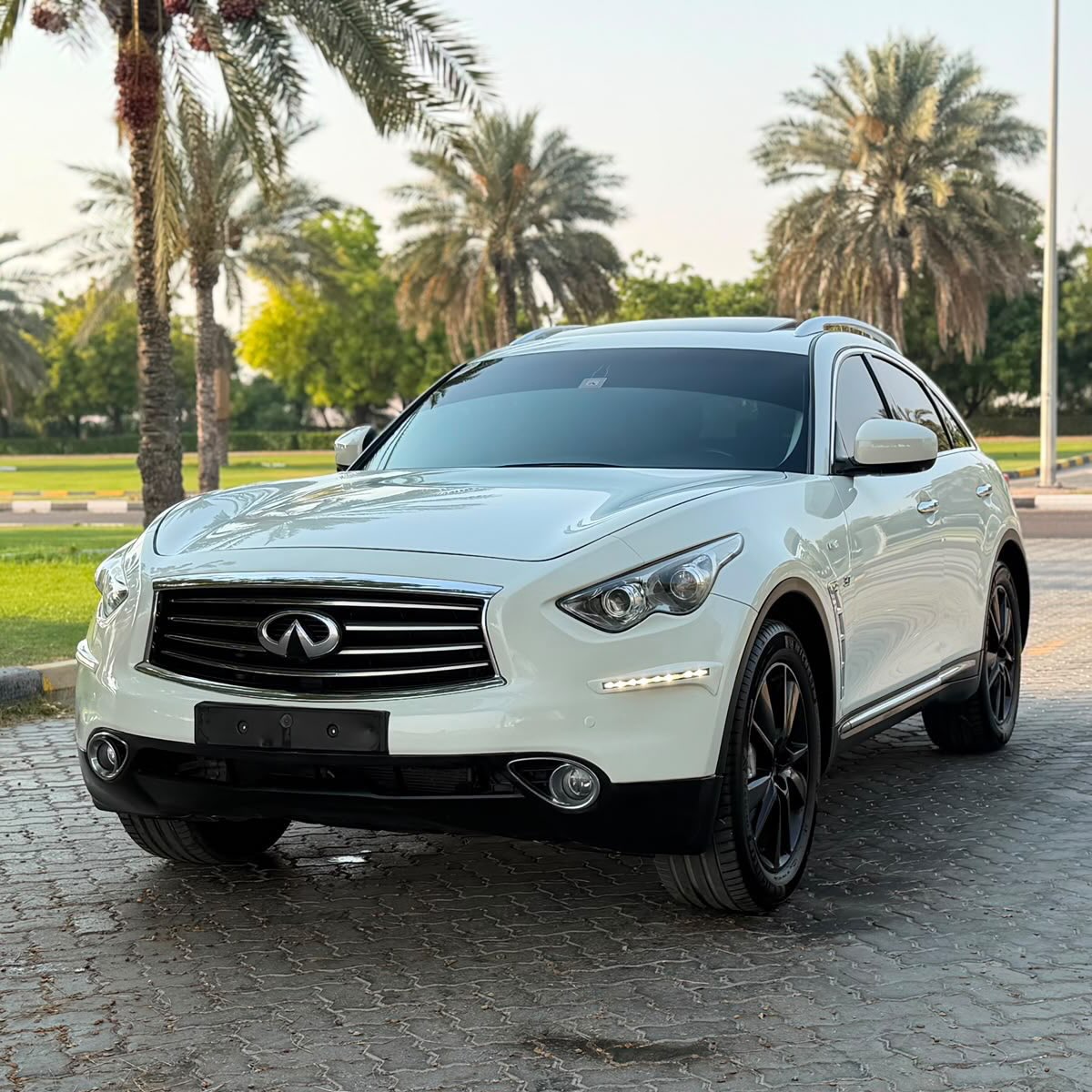Infiniti QX70 2014 photo 4