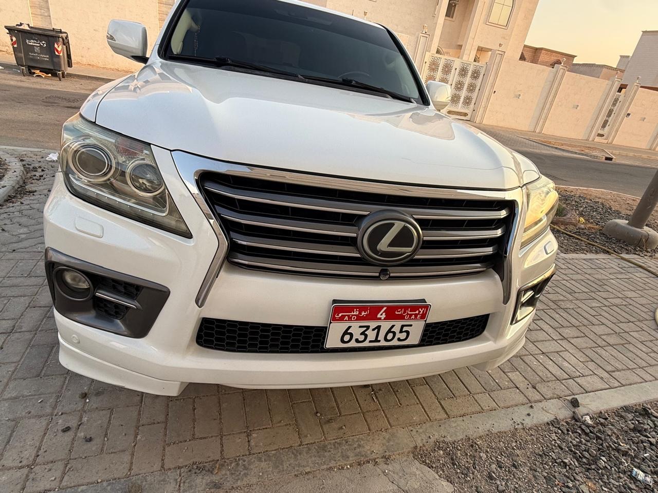 لكزس LX 2015 صورة 4