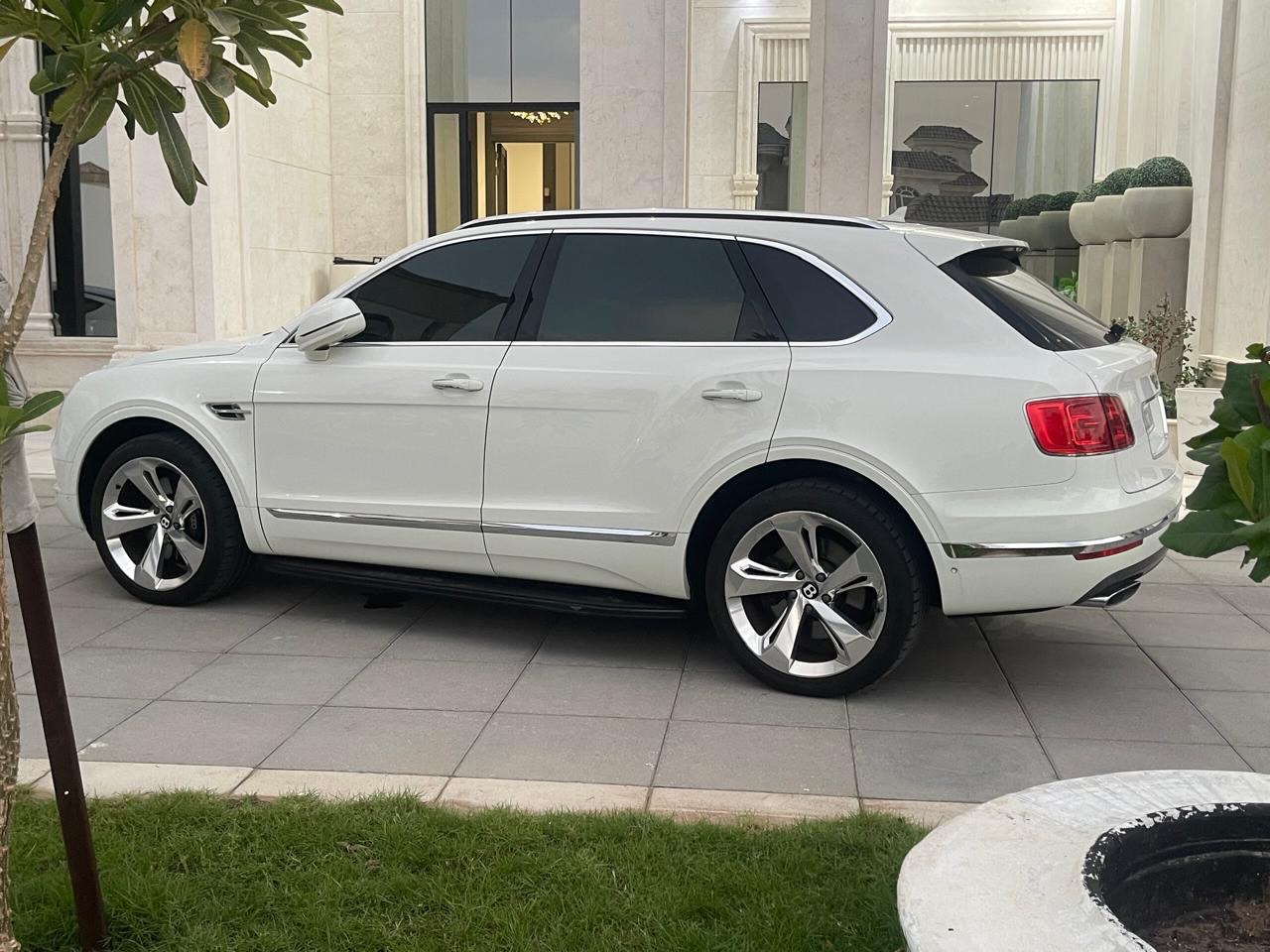 Bentley Bentayga 2018 photo 3