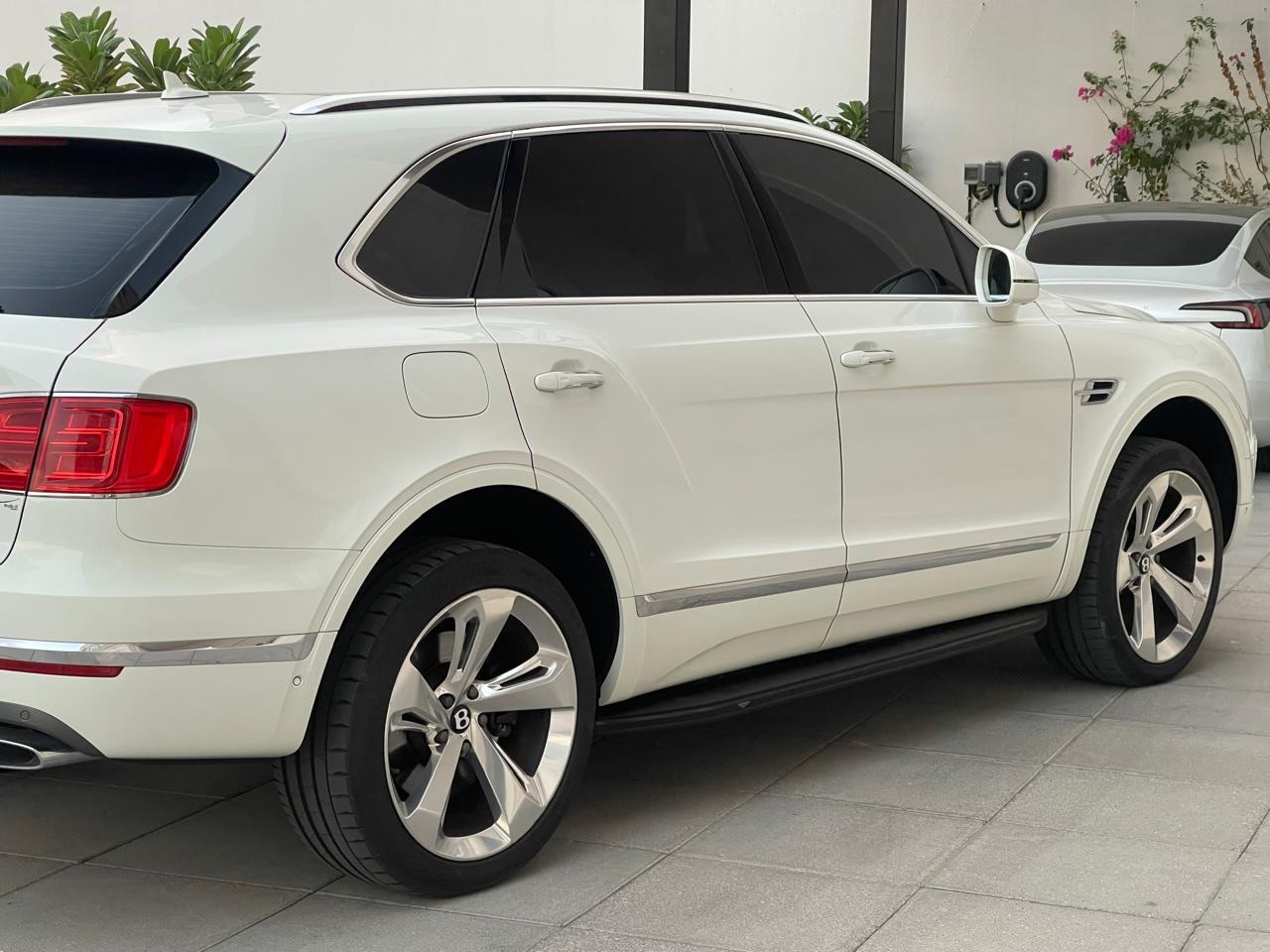 Bentley Bentayga 2018 photo 4