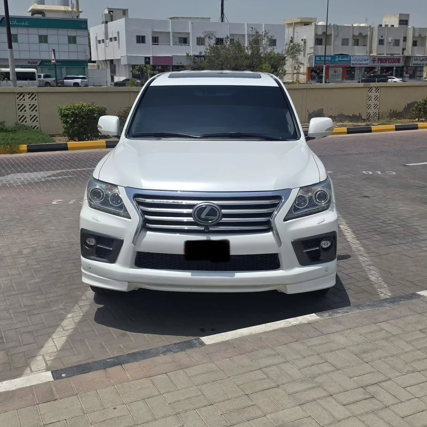 لكزس LX 2010 صورة 2