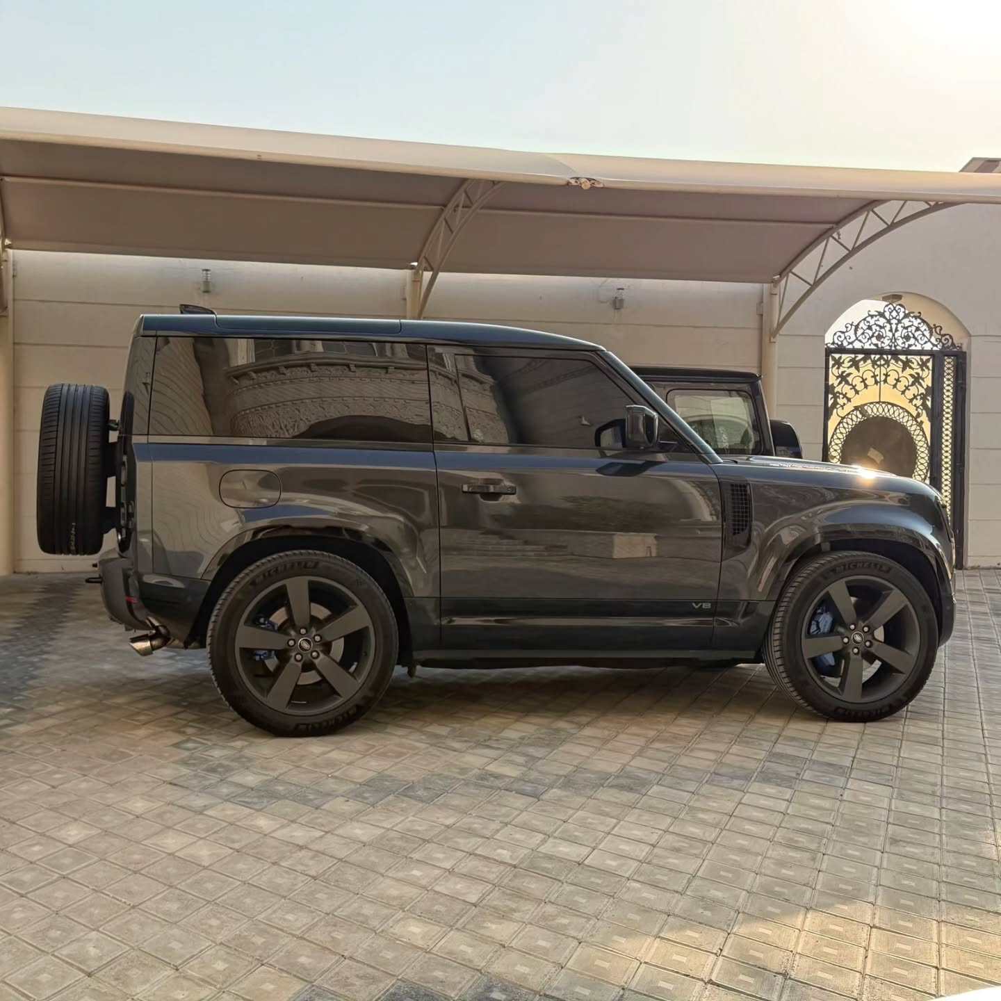 لاند روفر ديفندر 2023 صورة 2