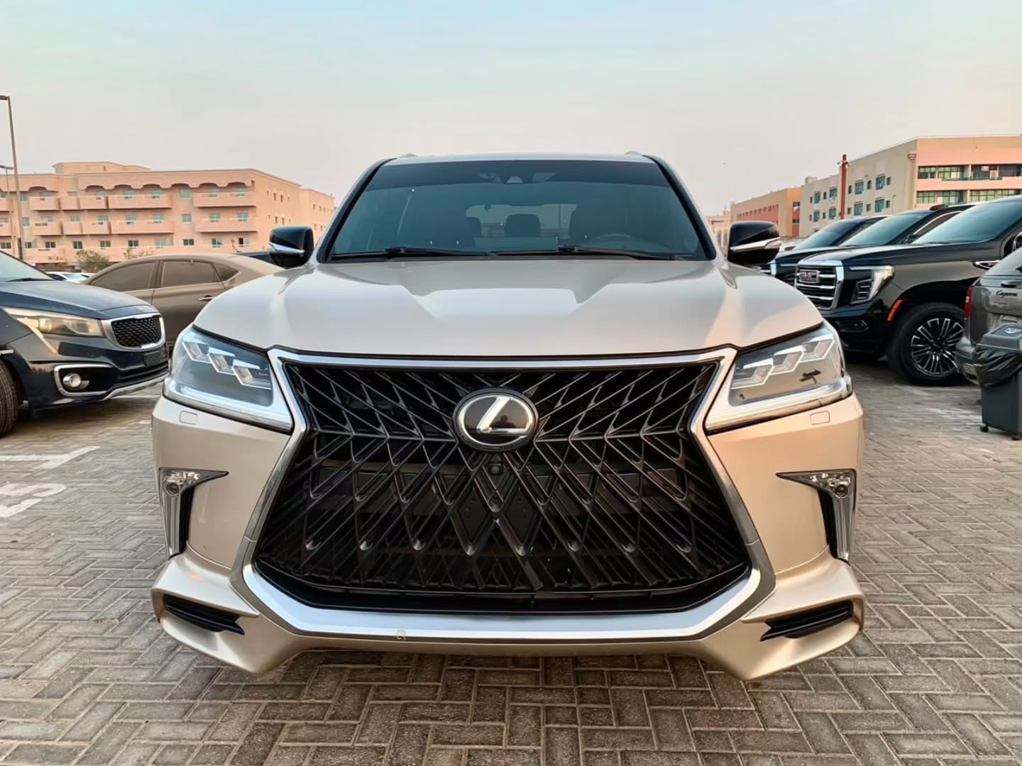 لكزس LX 2019 صورة 2