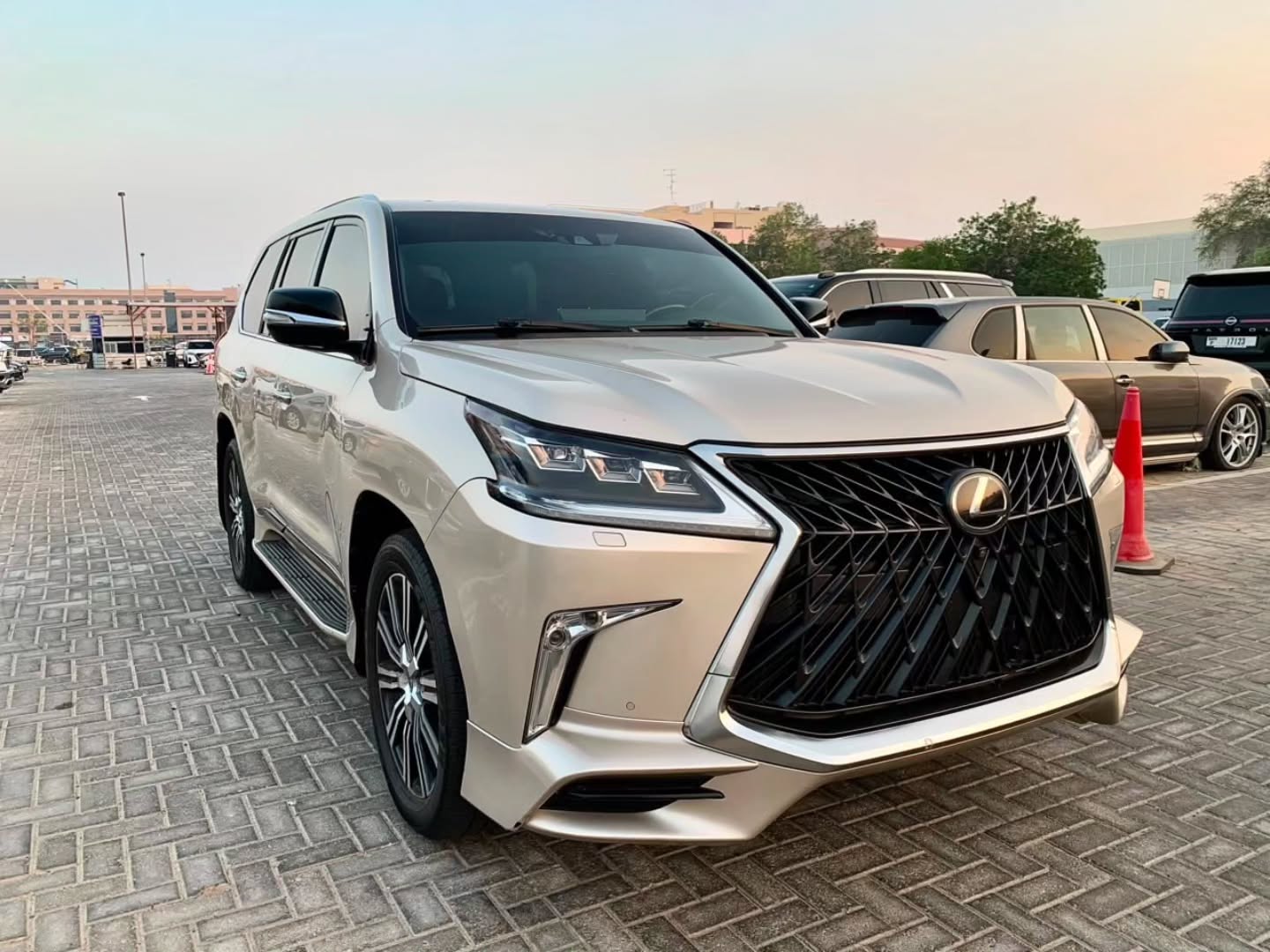 لكزس LX 2019 صورة 3