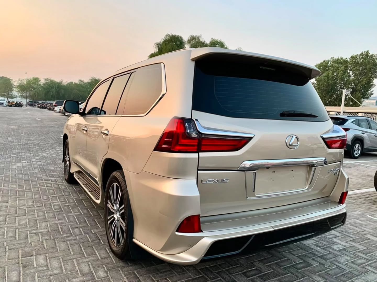 لكزس LX 2019 صورة 4