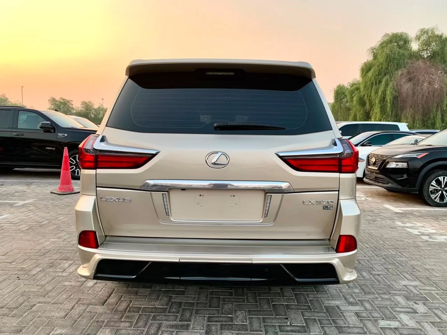 لكزس LX 2019 صورة 5